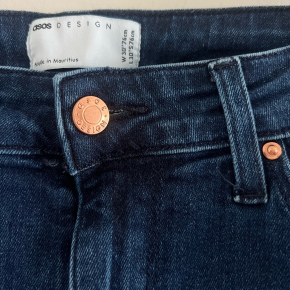 asos design medium/dark wash denim 30” x 30” - Picture 2 of 3